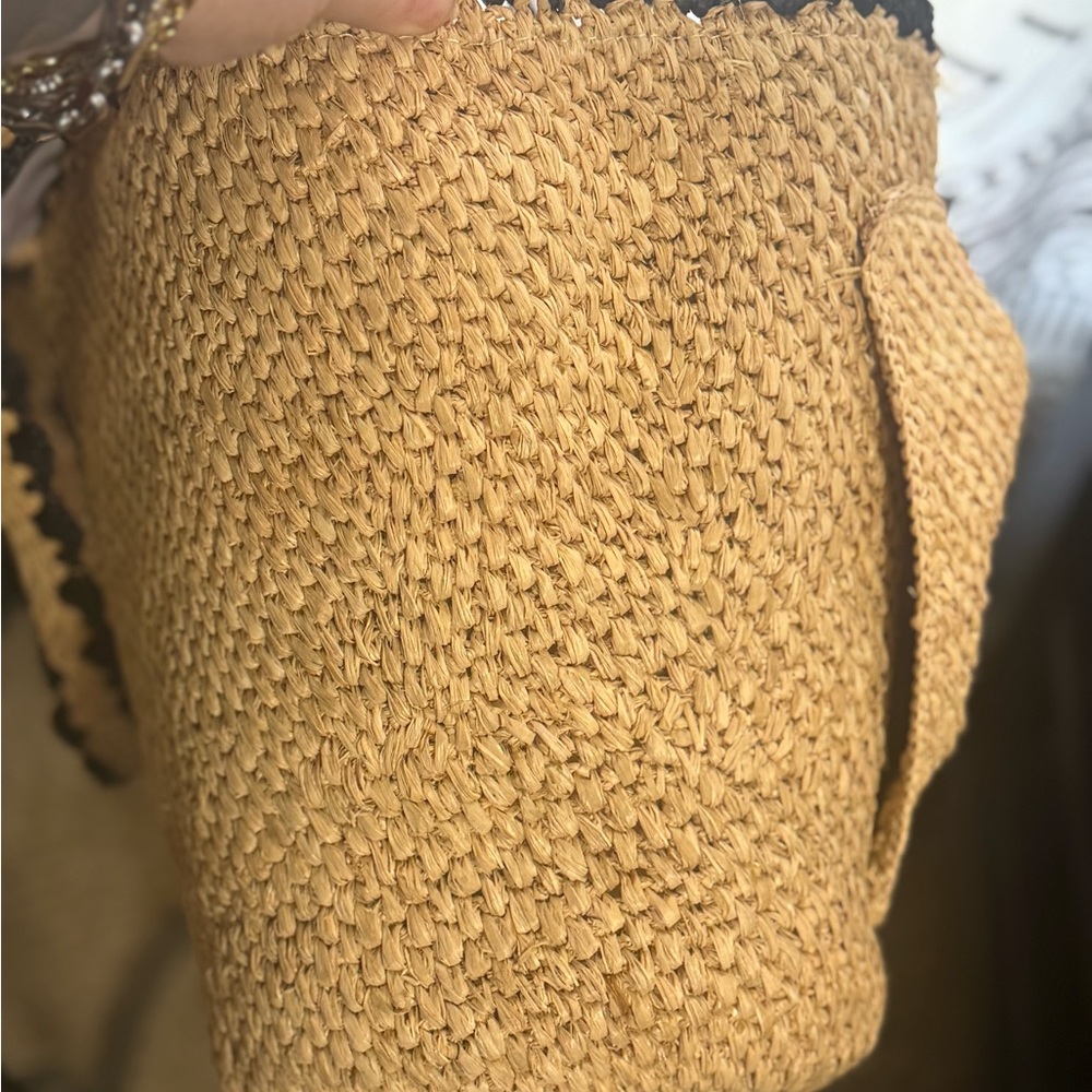 Chic Tan Tote Bag with Black Detailing - Picture 4 of 6